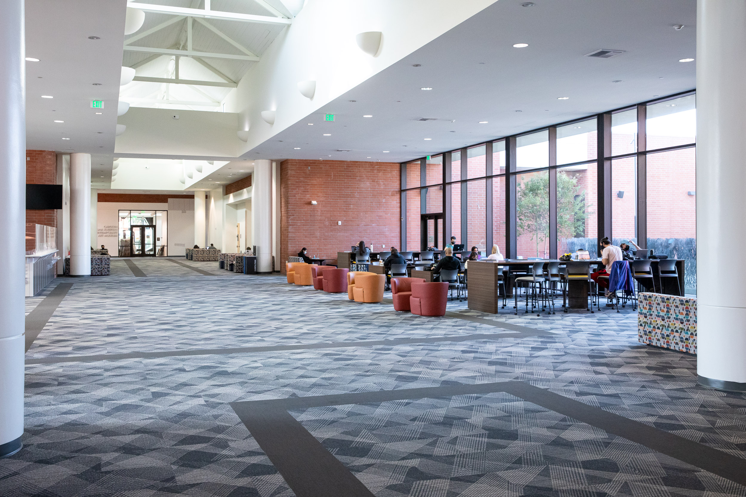 Steve and Nini Horn Center Study Lounge