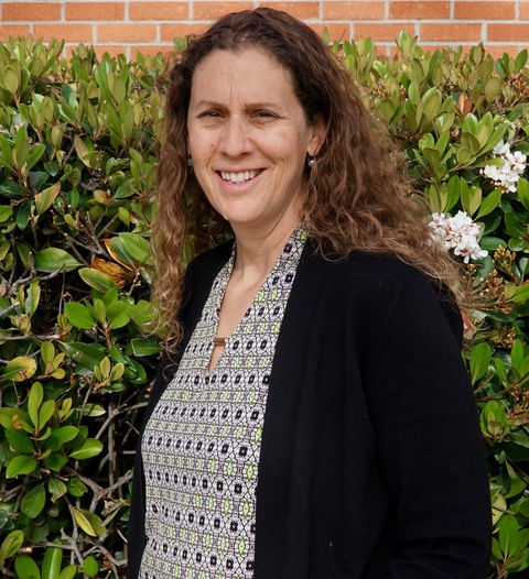 Picture of Elizabeth Barnett in front of greenery