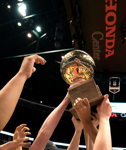 Image: womens-basketball-trophy_tile2.jpg